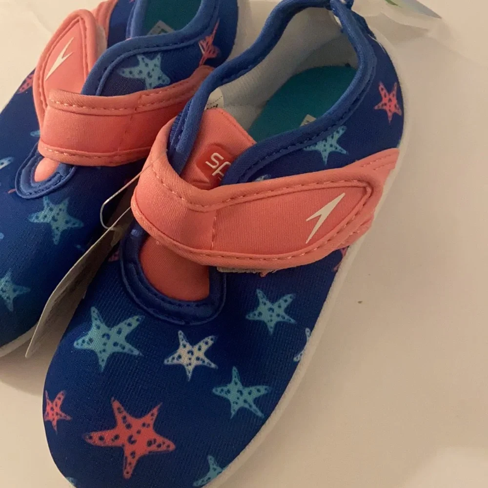 Speedo girls water shoes NWT blue and pink size large 9-10